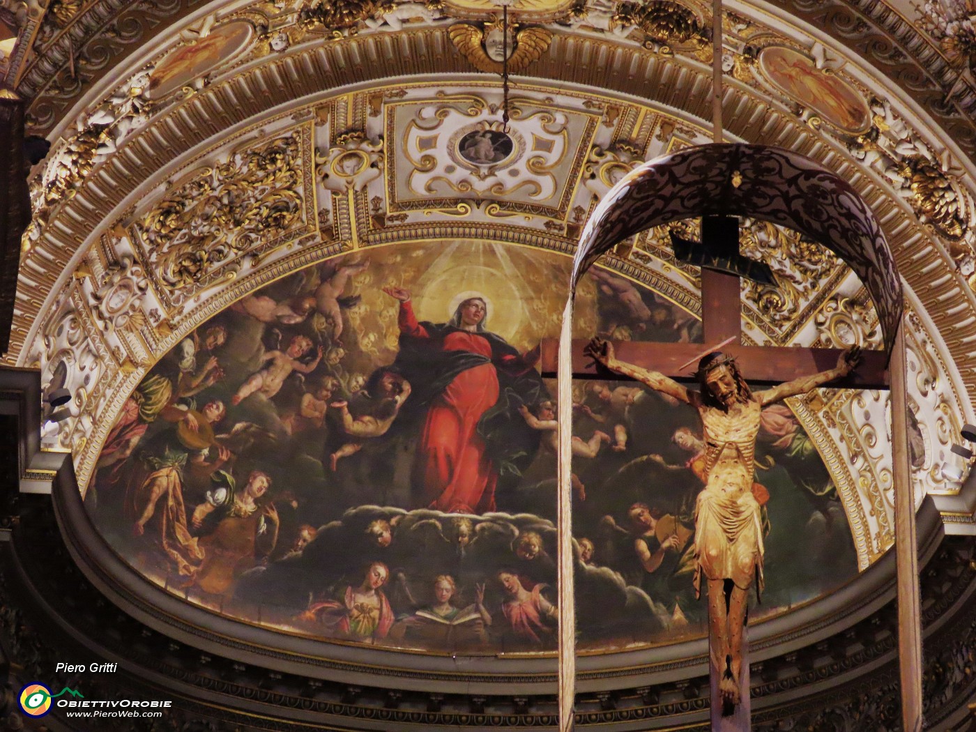 05 Santa Maria Maggiore, Crocefisso e Maria Assunta in cielo.JPG